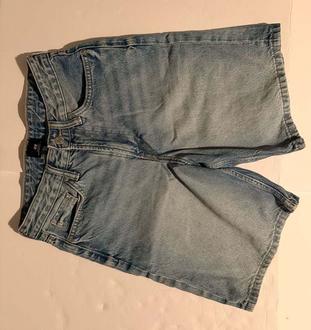 H&M Relaxed Fit Denim Jorts Shorts Size 28